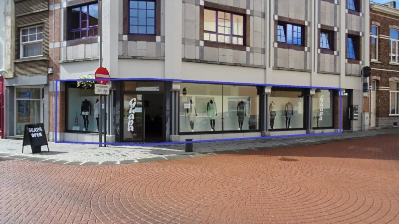 Zeer goed gelegen commerci&euml;le ruimte van ca. 129m&sup2;