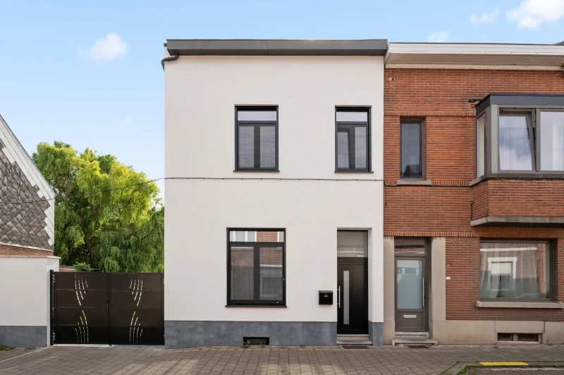 Modern gerenoveerde halfopen woning met 5 slaapkamers, tuin en garage in Tienen