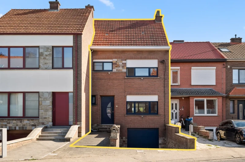 Charmante rijwoning met 3 slaapkamers, tuin en garage in hartje Tienen