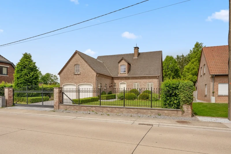 Exclusieve stijlvolle villa met prachtige tuin in rustige omgeving