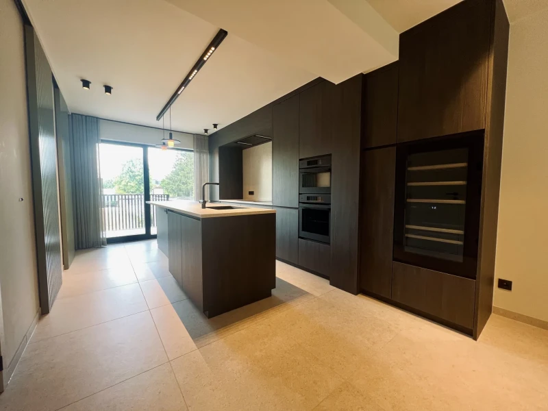 Exclusief villa-appartement met hoogstaande afwerking op toplocatie