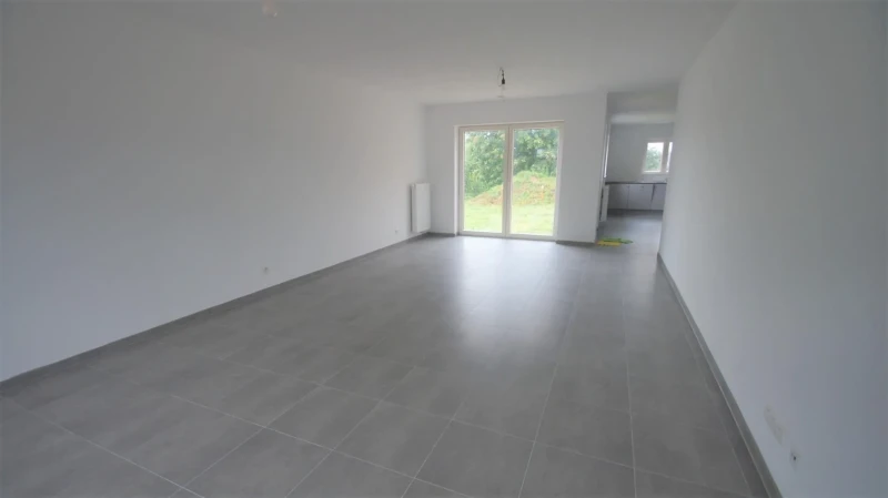 Zeer recente woning met 3 ruime slpks, tuin en terras