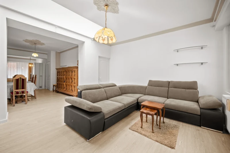 Maison kangourou cl&eacute; en main avec jardin, 2 cuisines, 2 salles de bains et plusieurs chambres.
