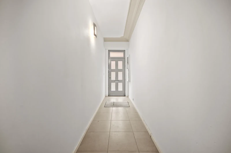 Maison kangourou cl&eacute; en main avec jardin, 2 cuisines, 2 salles de bains et plusieurs chambres.