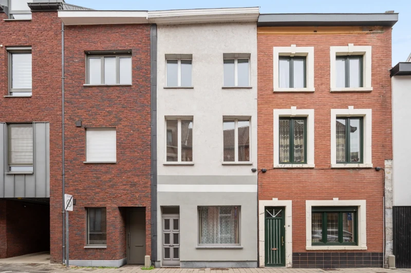 Maison kangourou cl&eacute; en main avec jardin, 2 cuisines, 2 salles de bains et plusieurs chambres.