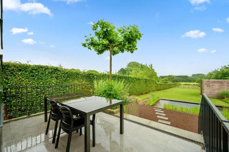 Moderne open bebouwing met prachtige tuin met zwemvijver gelegen in het rustige Eliksem (Landen)