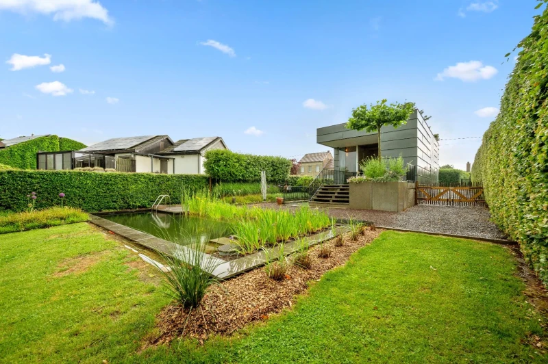 Moderne open bebouwing met prachtige tuin met zwemvijver gelegen in het rustige Eliksem (Landen)