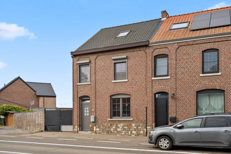 Ruime op te frissen woning in Bunsbeek met 3/4 slaapkamers, grote tuin en 12 parkeerplaatsen