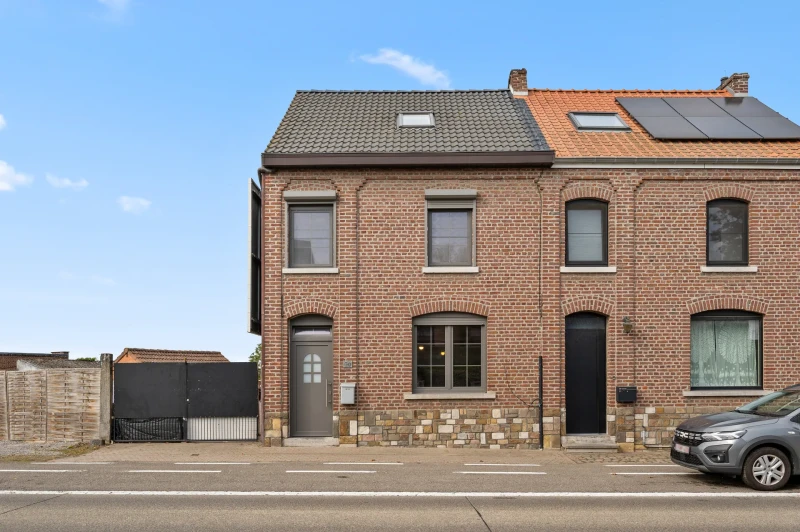 Ruime op te frissen woning in Bunsbeek met 3/4 slaapkamers, grote tuin en 12 parkeerplaatsen