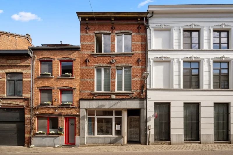 Handelsruimte met stockageruimte op topligging nabij de markt van Diest