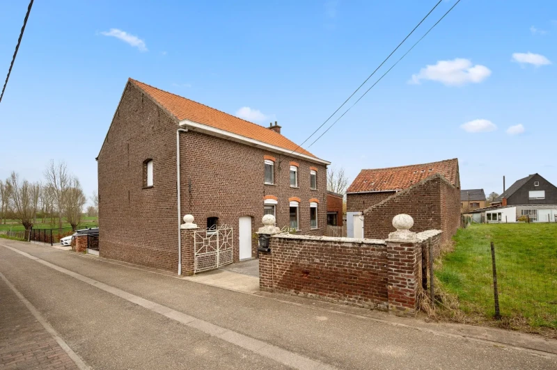 Instapklare open bebouwing met tuin, terras, garage en 3 slpks 