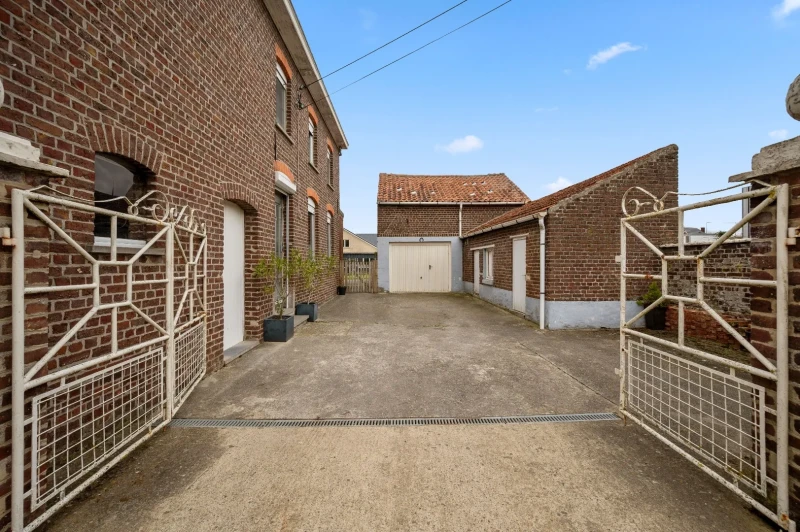 Instapklare open bebouwing met tuin, terras, garage en 3 slpks 