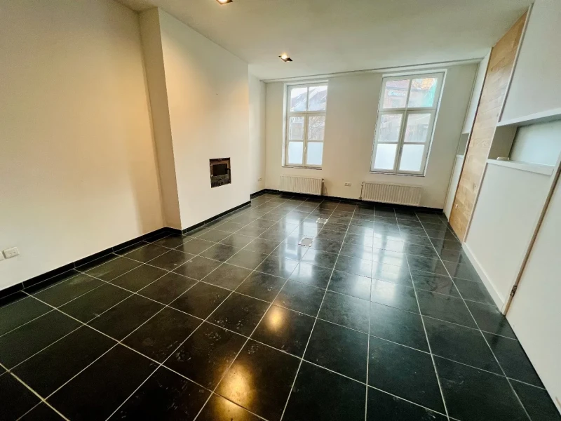 Karaktervol handelspand (+/- 50m&sup2;) op toplocatie in centrum
