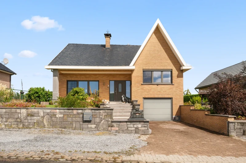Instapklare gezinswoning met 3 slpks, grote tuin en garage 