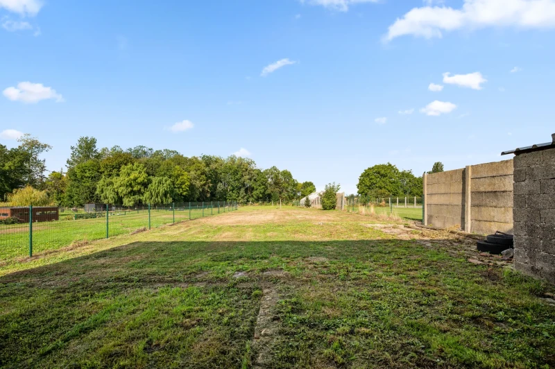 Charmante renovatiewoning met grote tuin en garage op royaal perceel