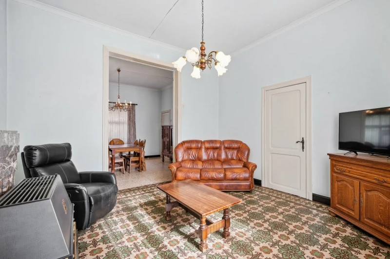 Charmante renovatiewoning met grote tuin en garage op royaal perceel