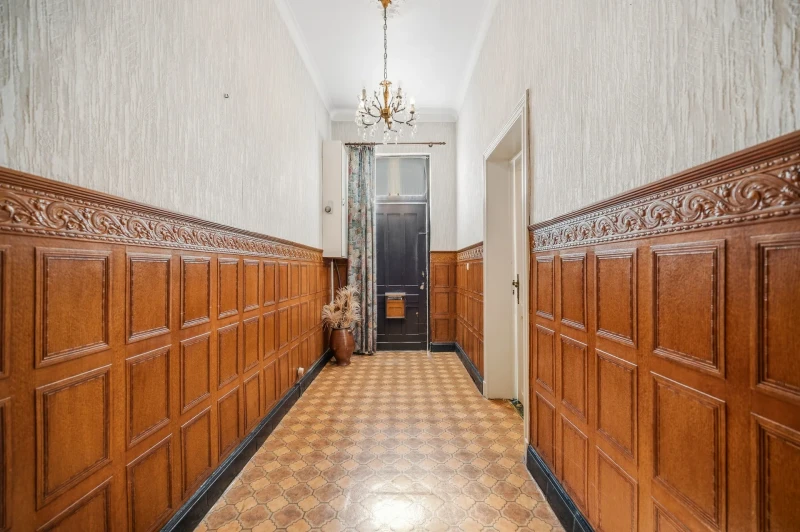 Charmante renovatiewoning met grote tuin en garage op royaal perceel