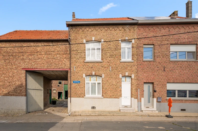 Charmante renovatiewoning met grote tuin en garage op royaal perceel
