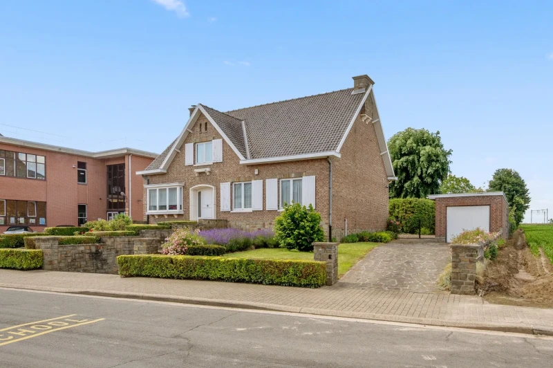 Goed gelegen, ruime gezinswoning met 7 slaapkamers in Neerwinden (Landen)