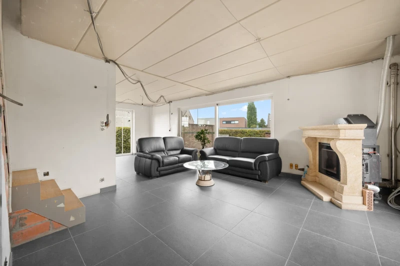 Ruime open bebouwing met tuin en 2 garages in Tienen (bouwjaar 2009)