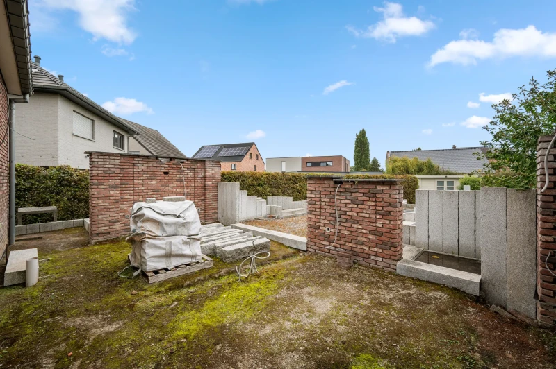 Ruime open bebouwing met tuin en 2 garages in Tienen (bouwjaar 2009)