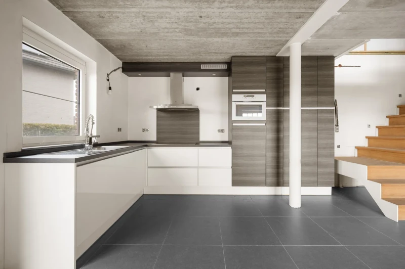 Ruime open bebouwing met tuin en 2 garages in Tienen (bouwjaar 2009)