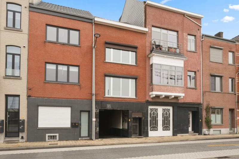 Te renoveren bel-&eacute;tagewoning op topligging in het centrum van Tienen