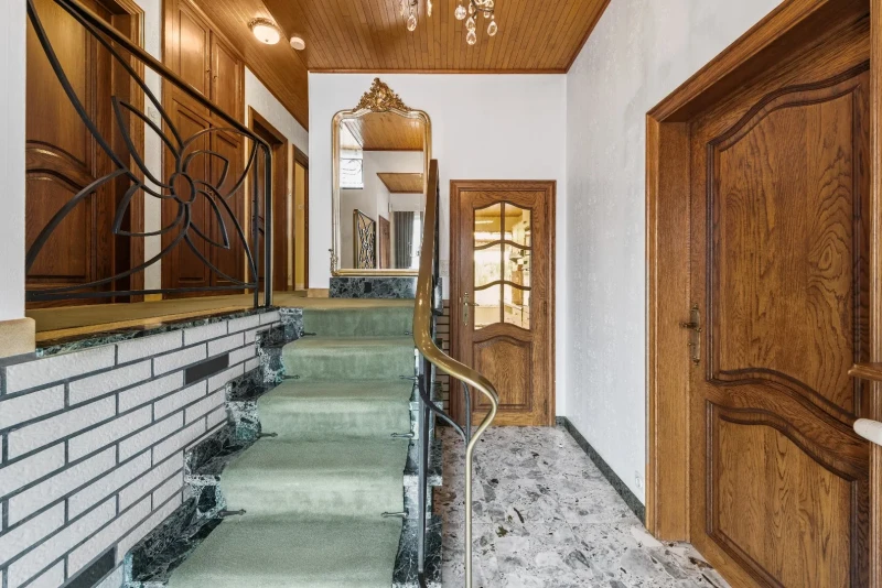 Open bebouwing op topligging met 3 slaapkamers en prachtige tuin