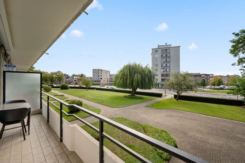 Instapklaar 2-slaapkamer appartement met garage in het hart van Tienen