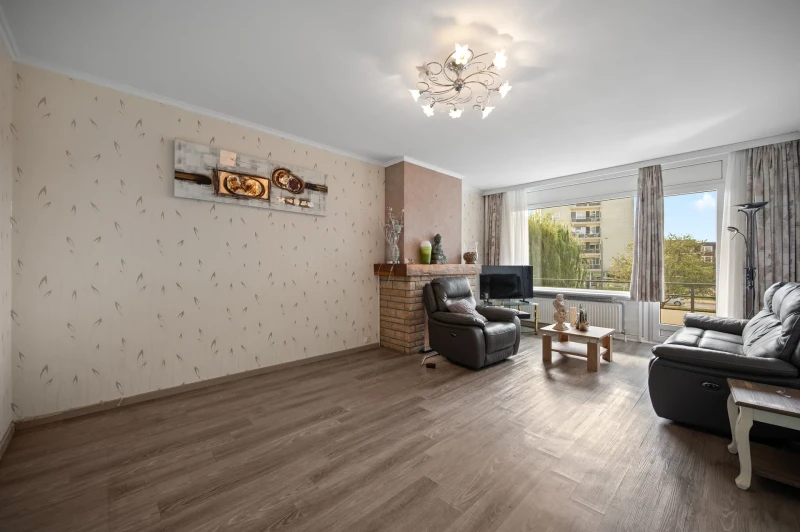 Instapklaar 2-slaapkamer appartement met garage in het hart van Tienen