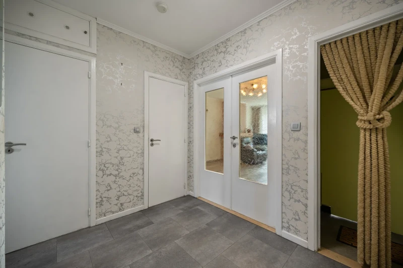 Instapklaar 2-slaapkamer appartement met garage in het hart van Tienen