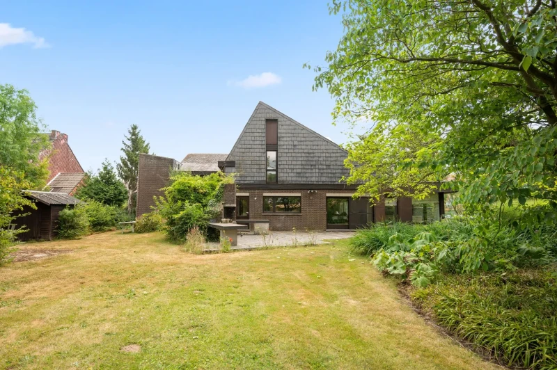 Ruime woning met praktijkruimte, 5 slpks en magnifieke ligging