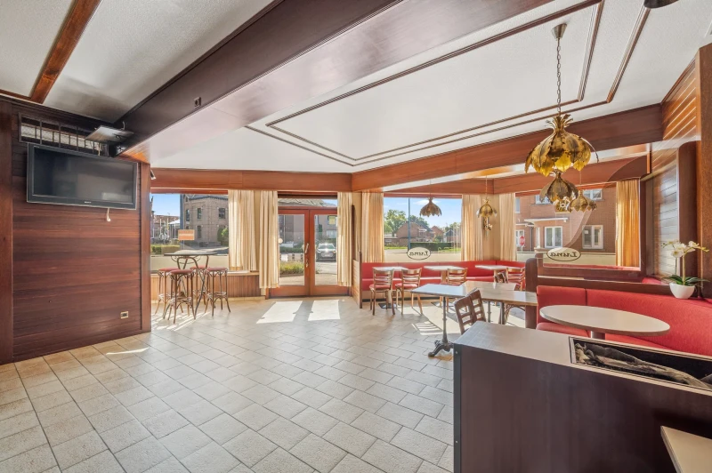 Unieke combinatie: 70 m&sup2; handelsruimte + woning met 4 slpks