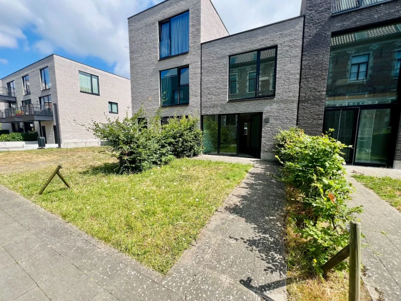 Prachtige rijwoning in centrum met 2 slpks en terras