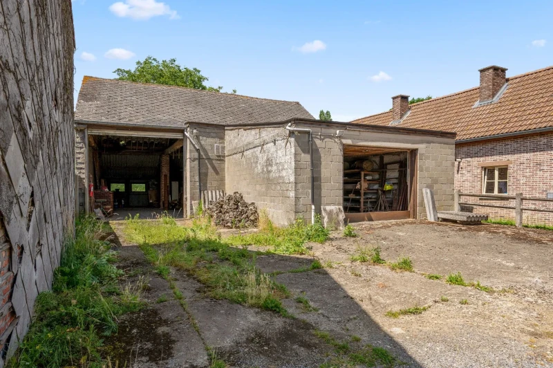 Loods met garage en tuin op ruim perceel van 827 m&sup2;