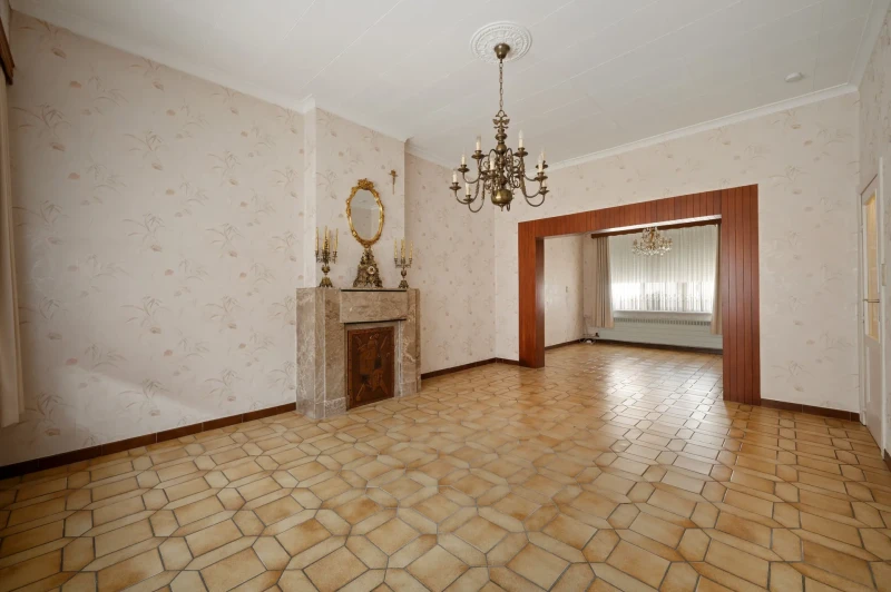 Te renoveren woning met 3 slaapkamers, garage en nabij voorzieningen