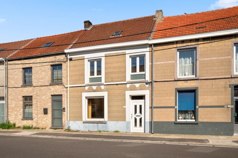 Op te frissen rijwoning op de Tiense stadsrand met tuin en 2 parkeerplaatsen