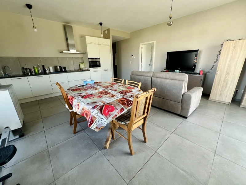 Modern appartement met 3 slpks, terras en autostaanplaats