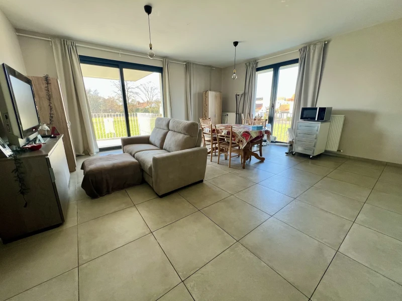 Modern appartement met 3 slpks, terras en autostaanplaats