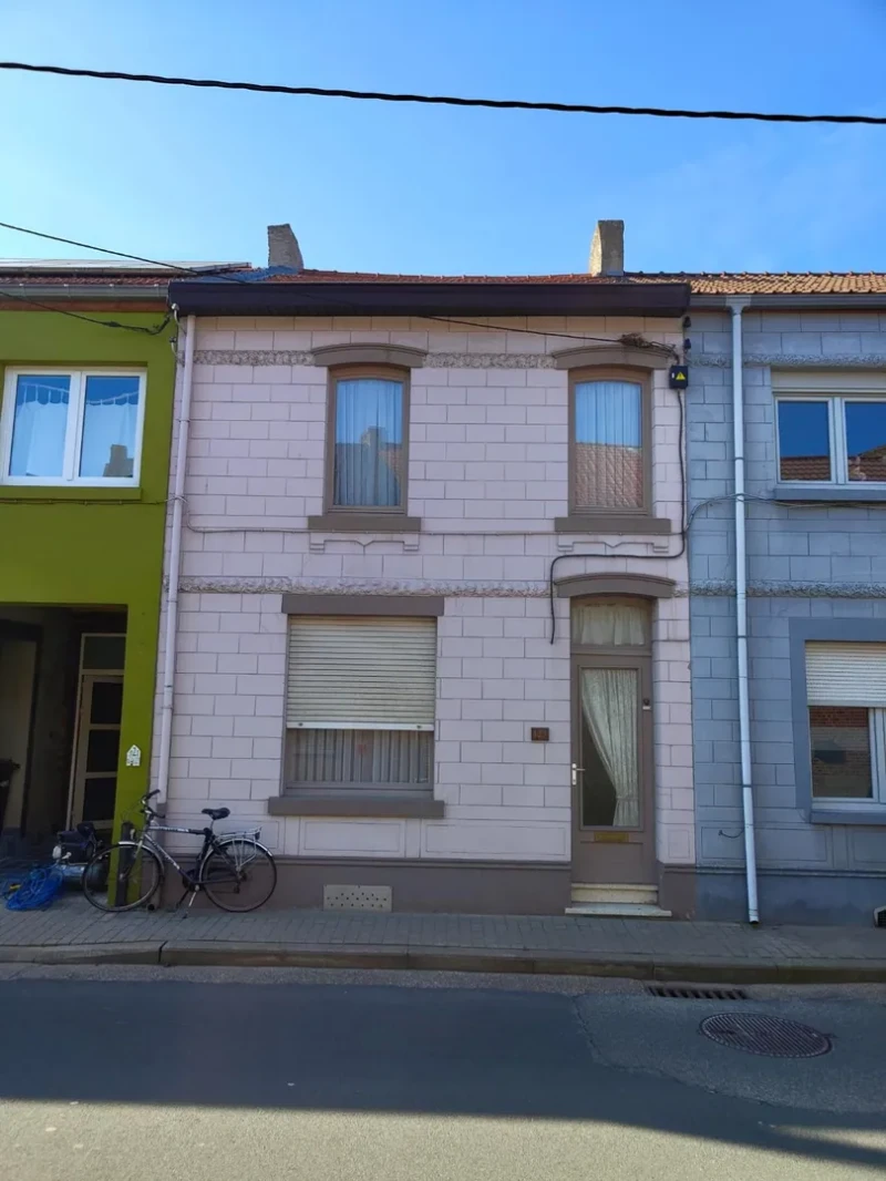 Te renoveren rijwoning in Attenhoven met tuin, garage en 3 slaapkamers