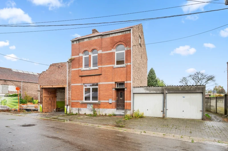 Te renoveren woning met potentieel op ruim perceel te Attenhoven (Landen)