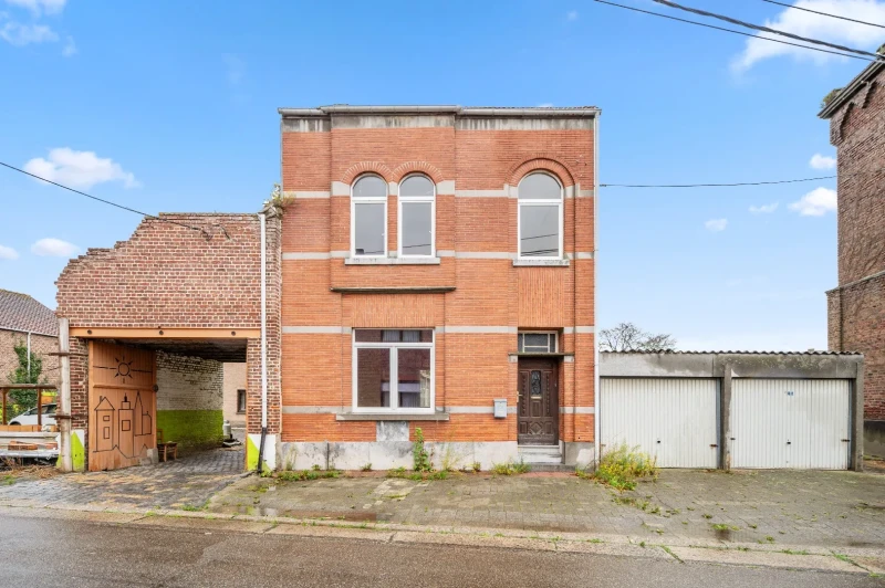 Te renoveren woning met potentieel op ruim perceel te Attenhoven (Landen)