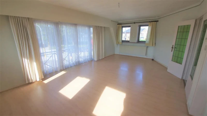 Goed gelegen ruim 2 slaapkamer appartement